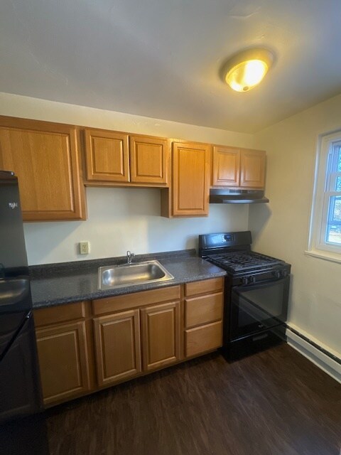 Kitchen - 1255 E Orange St