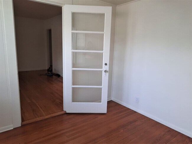 Building Photo - 2/1 with garage in North Colonialtown neig...