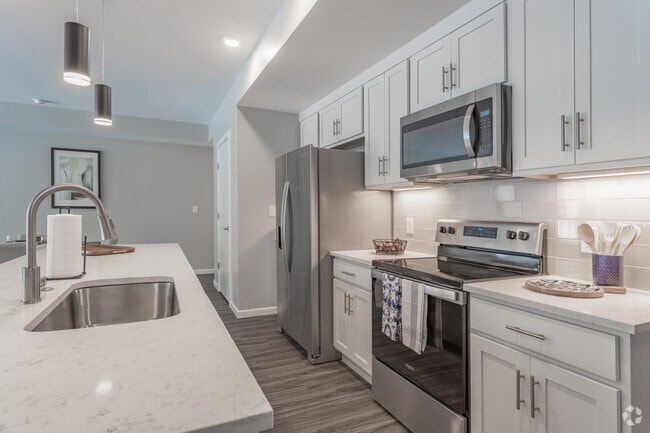 2BD, 2BA - 1,625SF - Grosvenor Place
