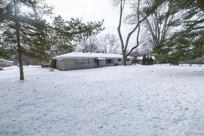 Foto del edificio - 851 Helston Rd