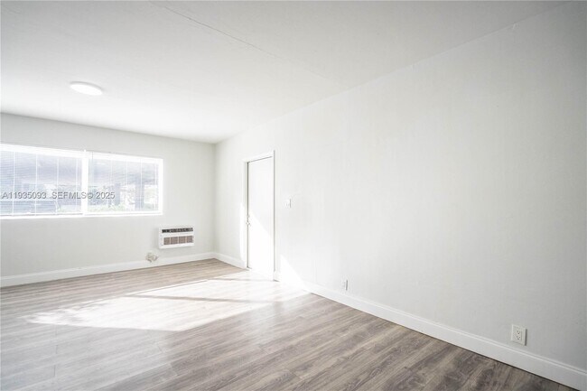 Foto del edificio - 6871 Abbott Ave