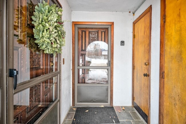 Foto del edificio - 46 Linderhof Golf Course Rd