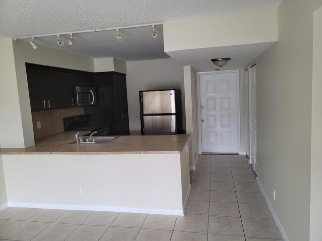 Foto del edificio - 3730 N Pine Island Rd