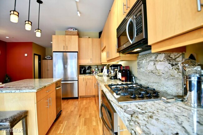 Building Photo - 2 br, 2.5 bath Condo - 101 Broad St