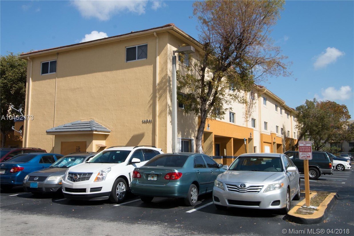14941 SW 82nd Terrace, Miami, FL 33193 Condo for Rent in Miami, FL