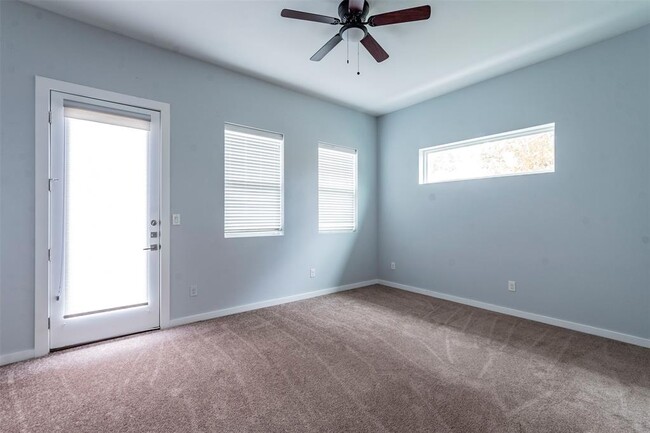 Building Photo - 6405 Chesterfield Ave