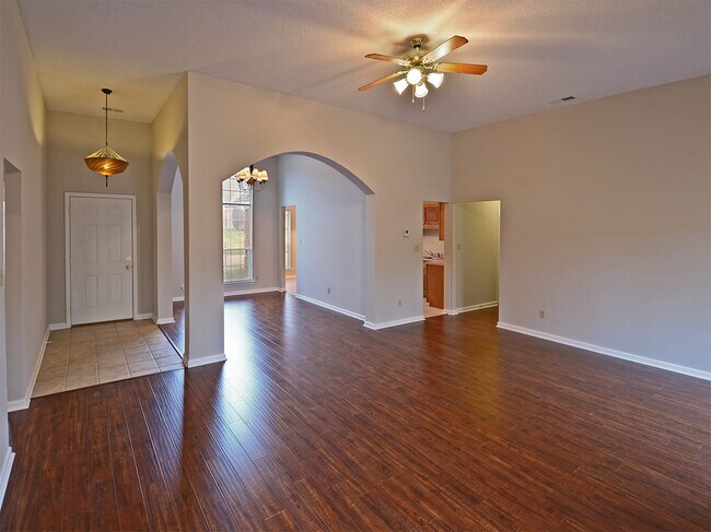 Foto del edificio - 3 bed, 2 bath near Macon and Houston Levee