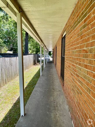 Building Photo - 1040 N Highland Ave