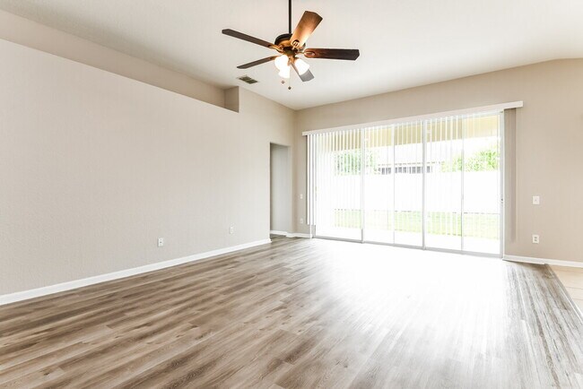 Foto del edificio - 2335 Meadow Oak Cir
