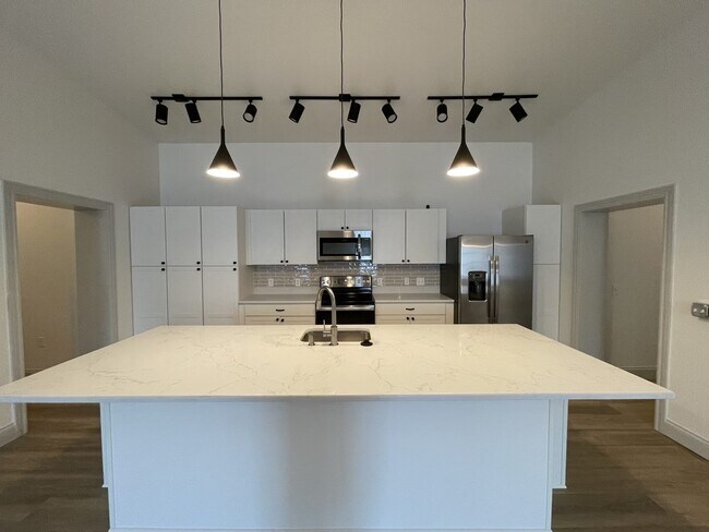 Kitchen - 117 W Columbus Ave