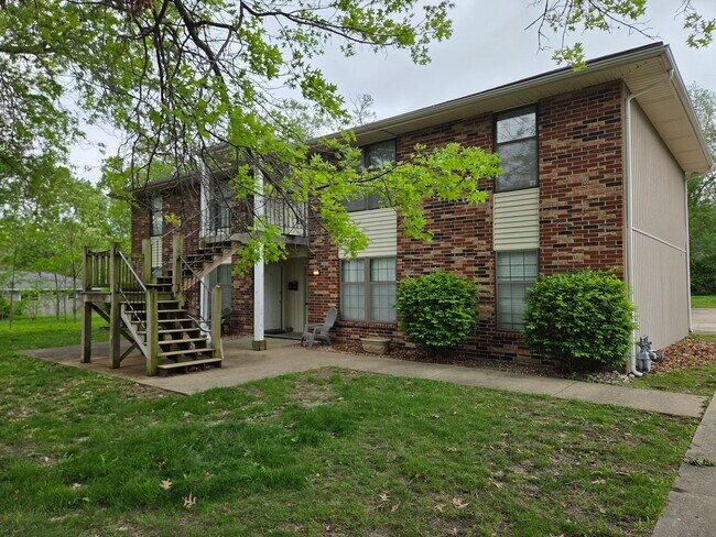 Foto del edificio - Updated 2 Bedroom / 1 Bathroom in Lee's Summit!!