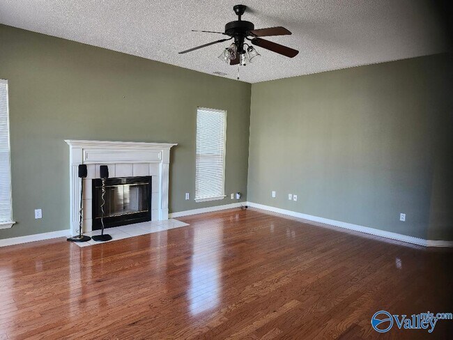 Foto del edificio - 2603 Bonnie Oaks Dr SW