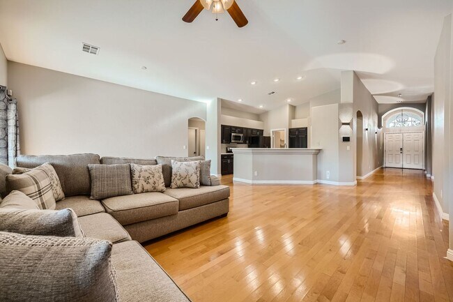 Building Photo - Great Henderson Single Story Home