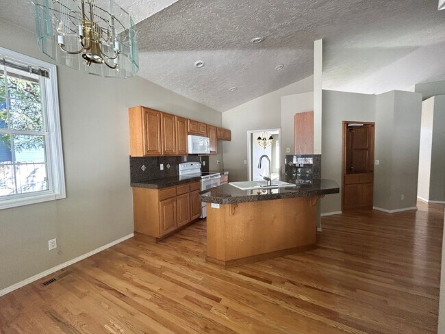 Foto del edificio - Beautiful Single-Level Home in a Prime Boi...