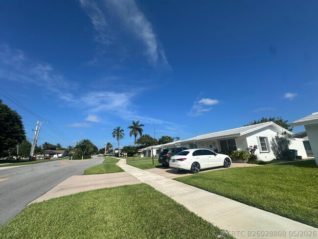 Building Photo - 806 Ocean Dr