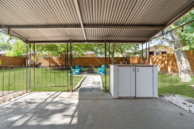 Building Photo - 309 Craigmont Dr