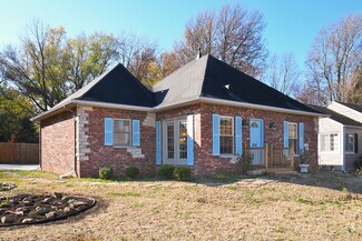 Building Photo - 830 E Sunshine St