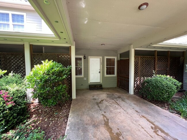 Building Photo - Arden Townhome: Comfortable and Convenient