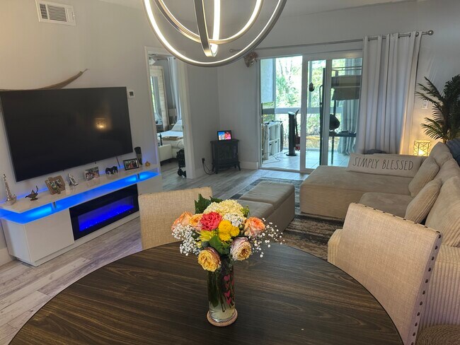 Foto del edificio - 1400 NE 57th St