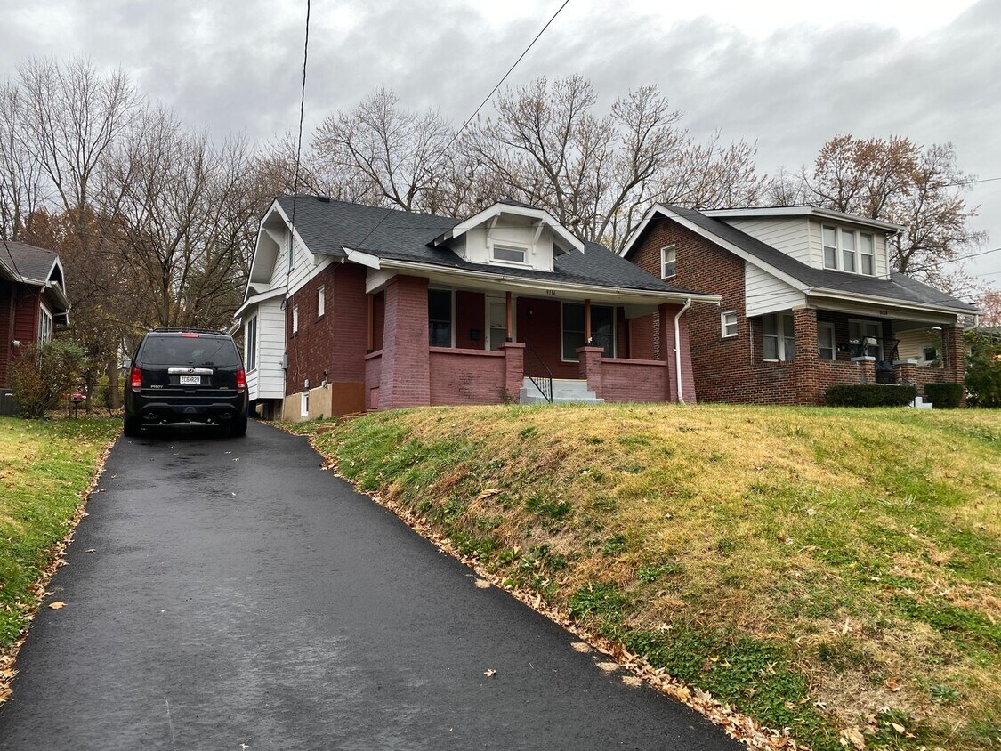 $1,395 3 Bed + Bonus Room! Must See! - $1,395   3 Bed + Bonus Room!  Must See!