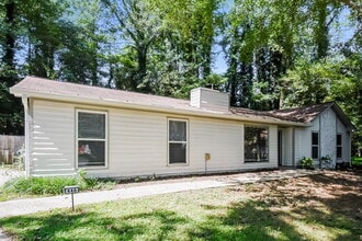 Building Photo - 440 Creekside Ct