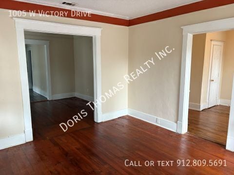 Building Photo - 1005 W Victory Dr