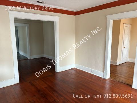 Foto del edificio - 1005 W Victory Dr