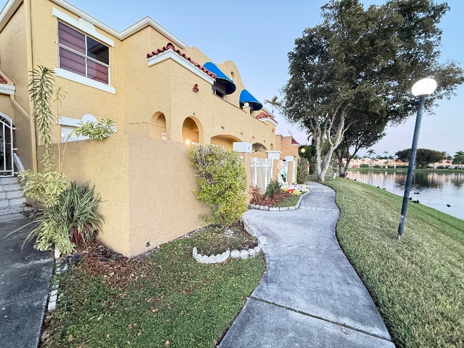 Foto del edificio - 8570 NW 3rd Ln