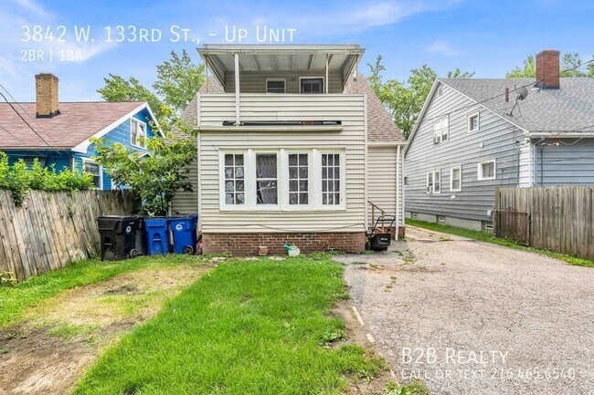 Building Photo - Newly renovated 2 Bedroom / 1 Bath Apartment