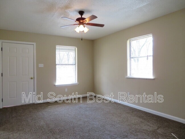 Building Photo - 3380 Plum Rd