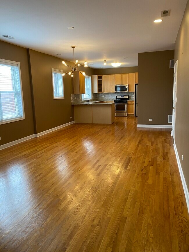 6113 W Higgins Ave Unit 2E, Chicago, IL 60630 Condo for Rent in
