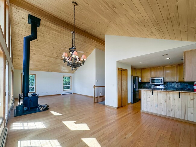 Building Photo - 2.5 Acres! 3 car garage! Two living spaces!