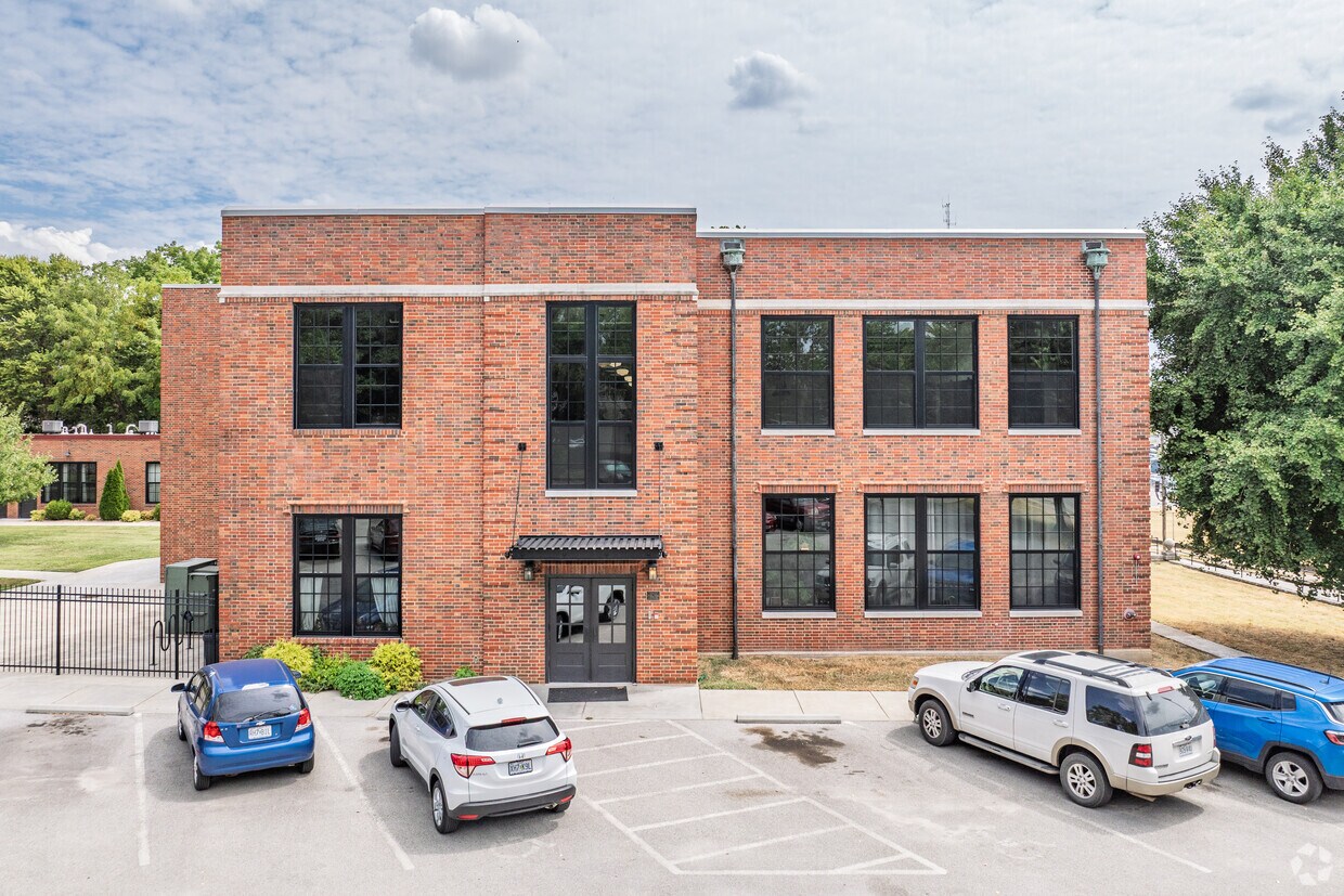 Building Photo - Bailey School Lofts