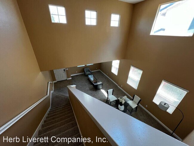 Building Photo - 3 br, 2.5 bath House - 740 Frayne Way