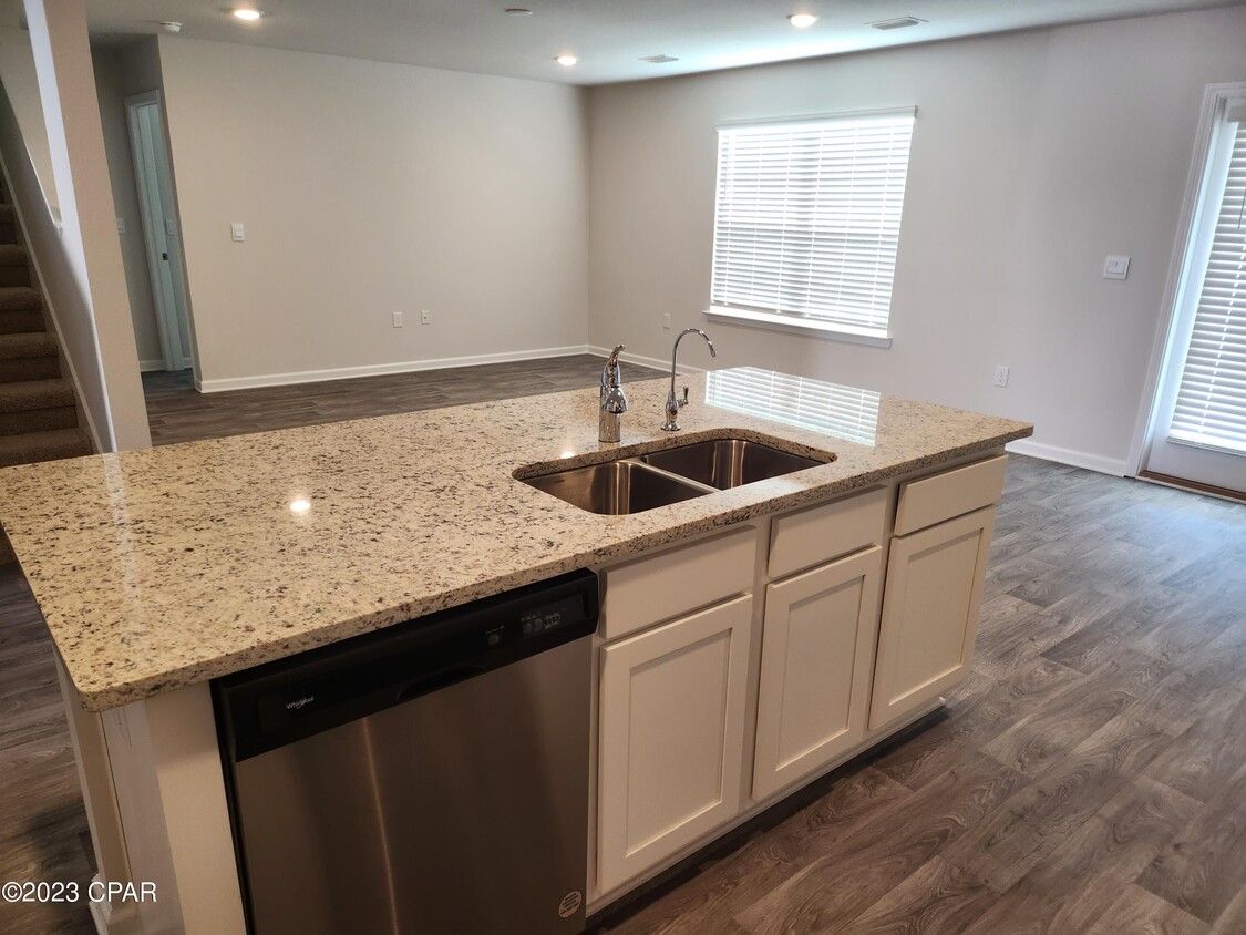 Building Photo - 123 Tiller Dr