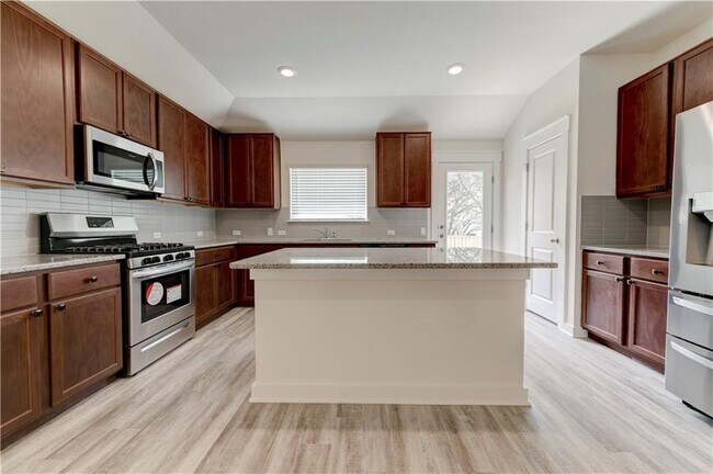 Building Photo - 1328 Kneehigh Ln