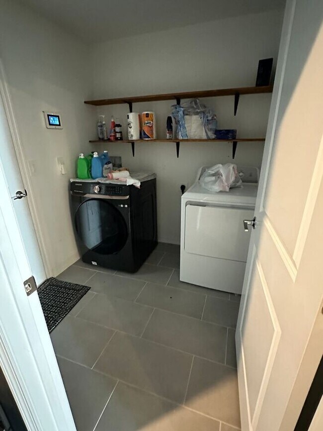 Foto del edificio - 4 Bedroom 2 bathroom in Haines City