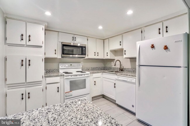 Foto del edificio - 1727 Fernham Ct