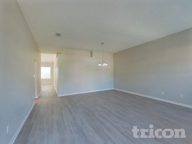 Building Photo - 3264 Abbeyfield Dr E