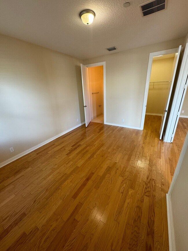 Foto del edificio - 1627 NE 11th St