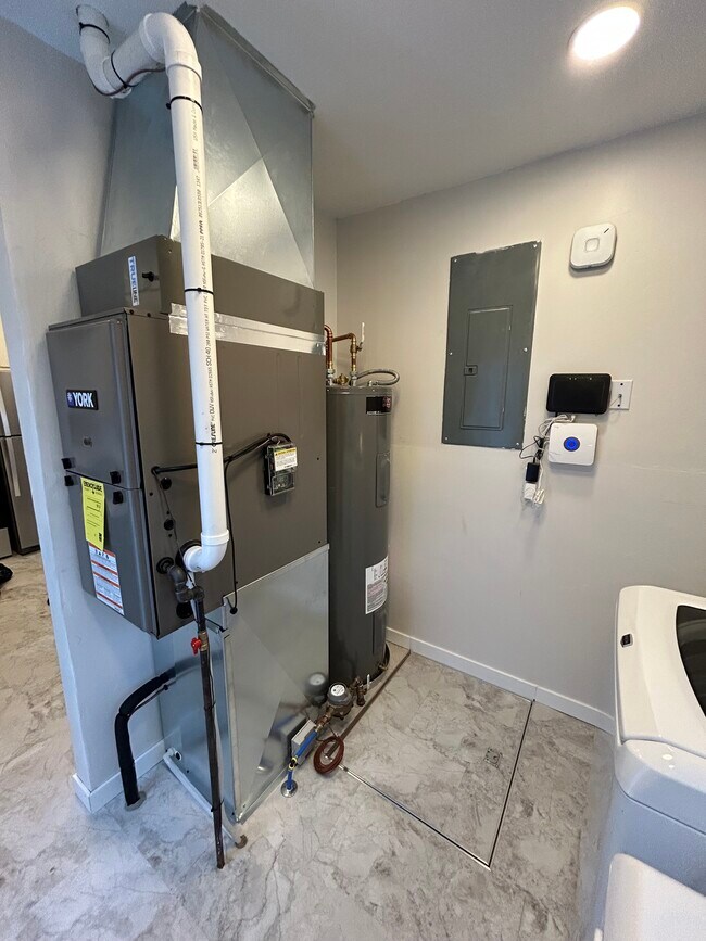 Foto del edificio - 1810 Logan St