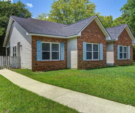 Building Photo - 9621 N Cardinal Dr