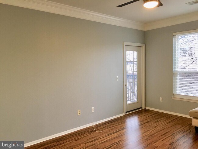 Foto del edificio - 1521 Spring Gate Dr.