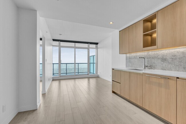 Photo du bâtiment - 607-4720 Lougheed Highway