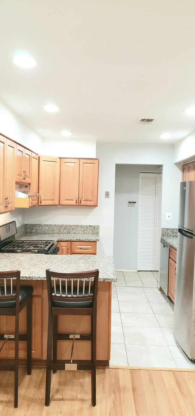 Building Photo - 203 Green Hollow Drive