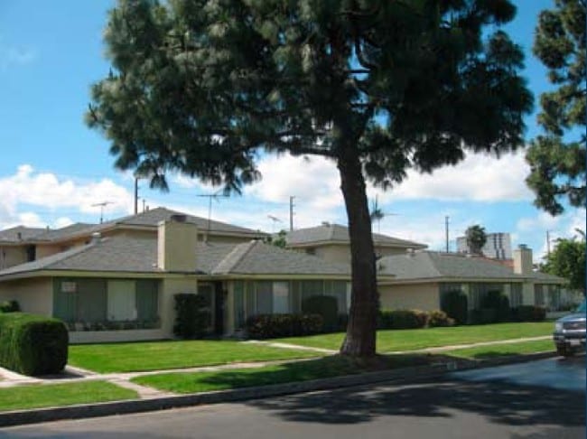 Primary Photo - 410-414 W Stevens Ave