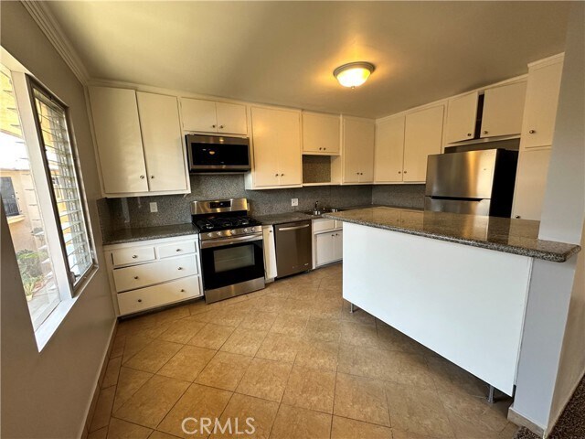 Foto del edificio - 1331 E 7th St