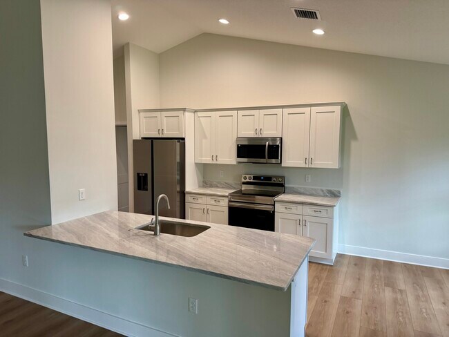 Foto del edificio - 737 Rolling Hill Dr