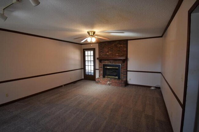 Building Photo - 3 bedroom in Kinston NC 28504