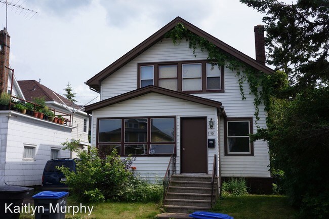 Foto del edificio - 5 br, 1.5 bath House - 1110 Harrison Street